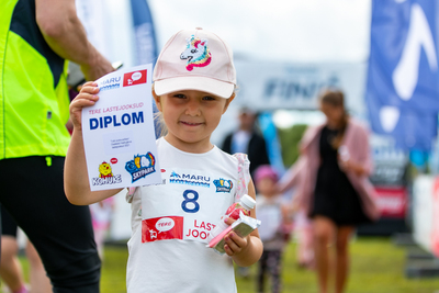 Iga laps saab finišis diplomi ning Tere kohukese ja jogurtijoogi