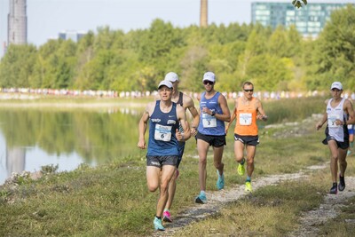 Fosti (1) ja Latsepov (2) hoiavad 1 km-l veel tagaplaanile