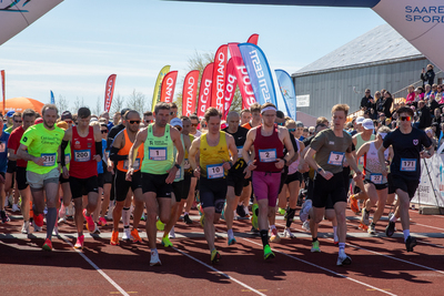 Kuressaare Linnajooksu Sportlandi 10 km jooksu start 2025. Foto Irina Mägi