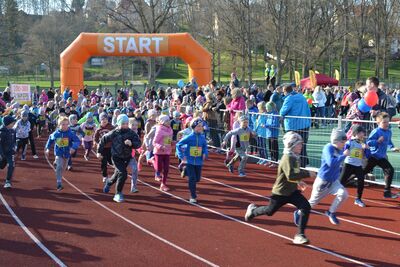 30. aprillil jooksid Viljandi staadionil lapsed.