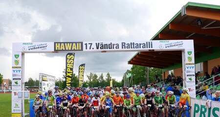 Argimurede sekka püsti löödud post – Vändra Rattaralli