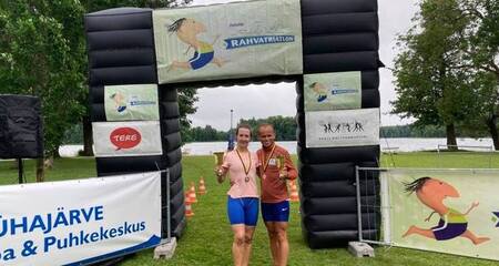 Pühajärve jooksu ja pargitriatloni osalejad selgitavad Pühajärve sportlikuma mehe ja naise